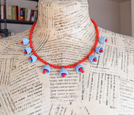 שרשרת פעמוניות באדום תכלת