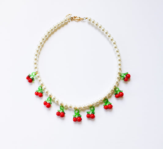 שרשרת פנינים עם דובדבנים