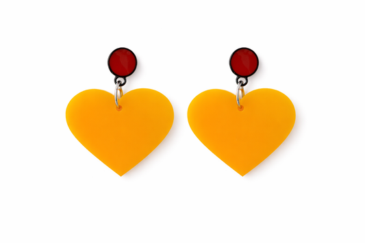 עגילים תלויים כפתור אדום ולב צהוב גדול