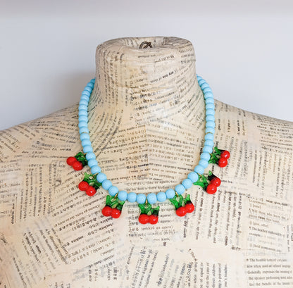 שרשרת חרוזי טורקיז עם דובדבנים