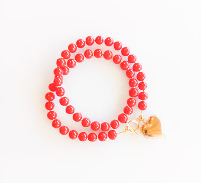 שרשרת חרוזים אדומים עם תליון לב זהב