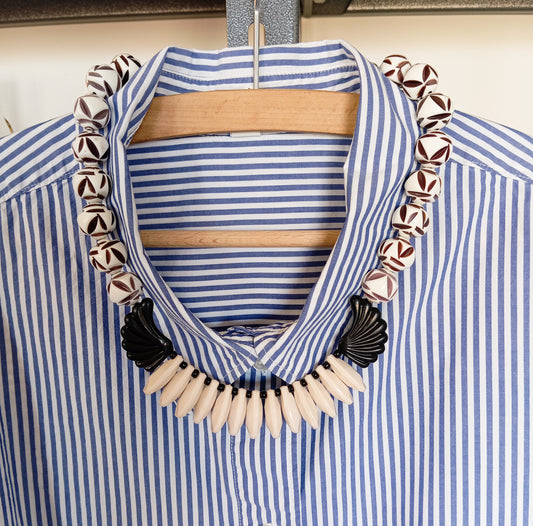 שרשרת בשחור לבן