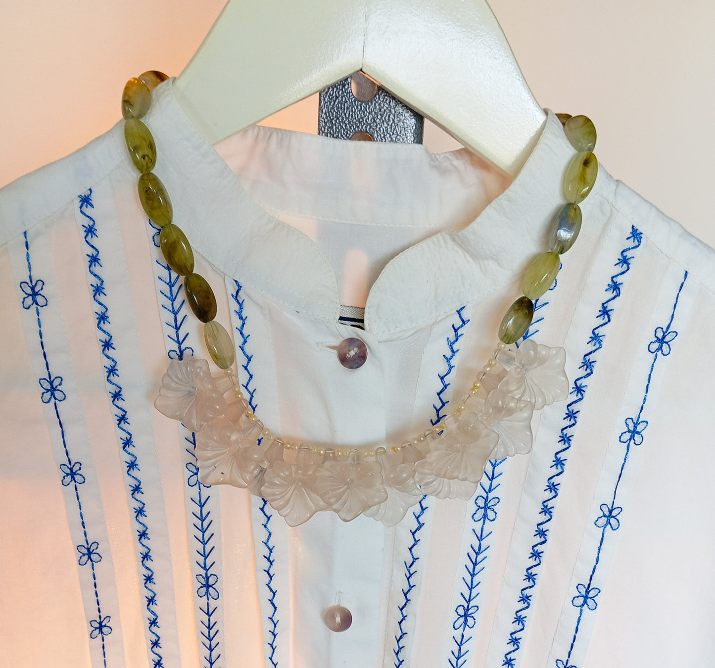 שרשרת פרחים רומנטית בורוד ירוק