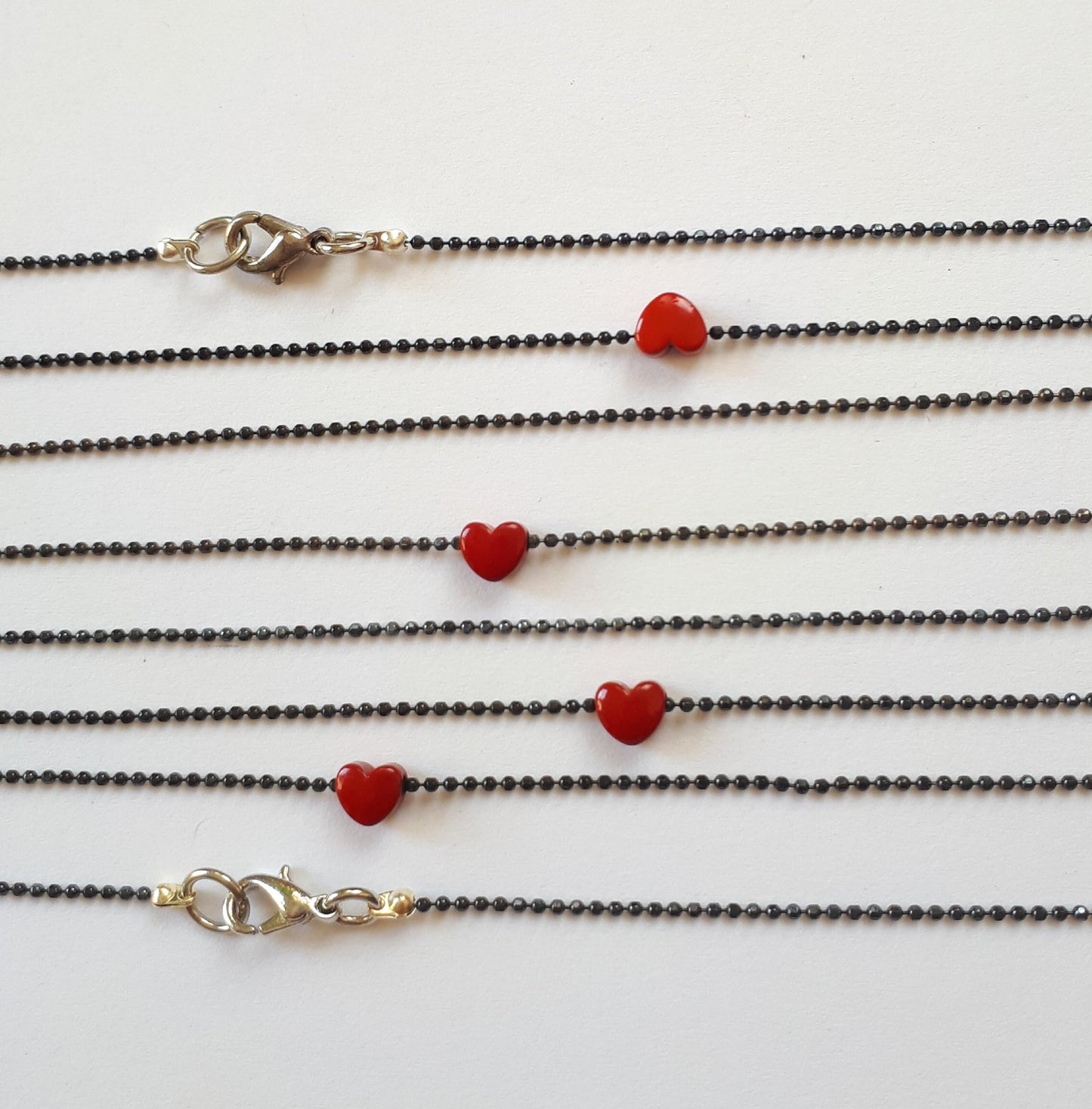 שרשרת לב טייני אדום שחורה