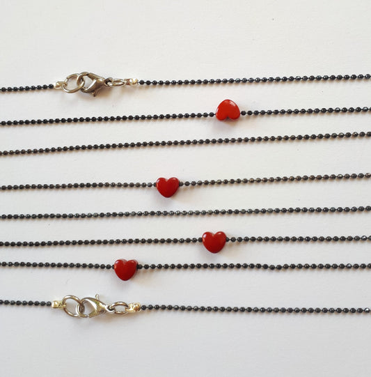 שרשרת לב טייני אדום שחורה