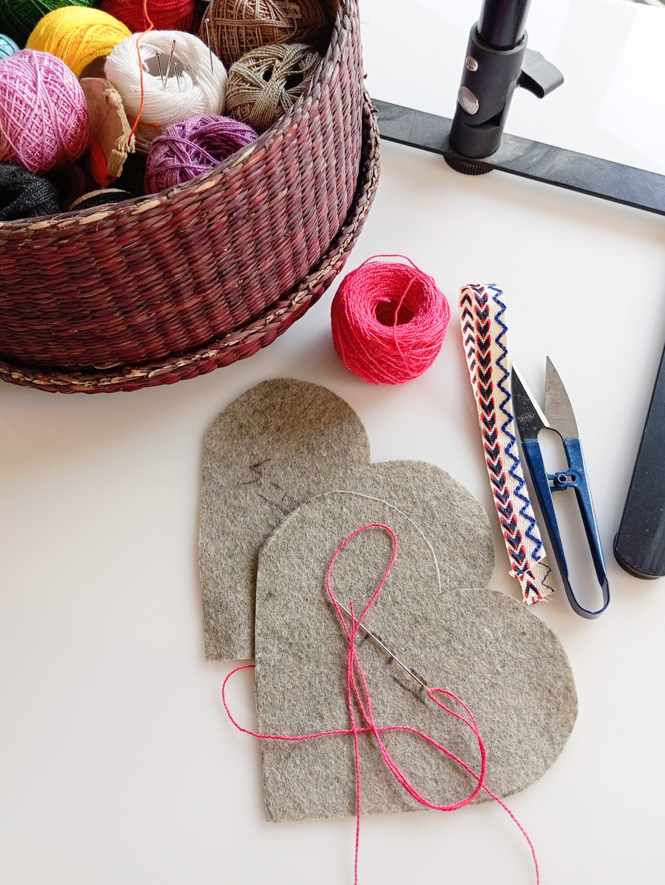 סדנה לתפירה ורקמה של לב טקסטיל