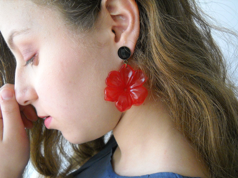 עגילי שושן אדום ענק