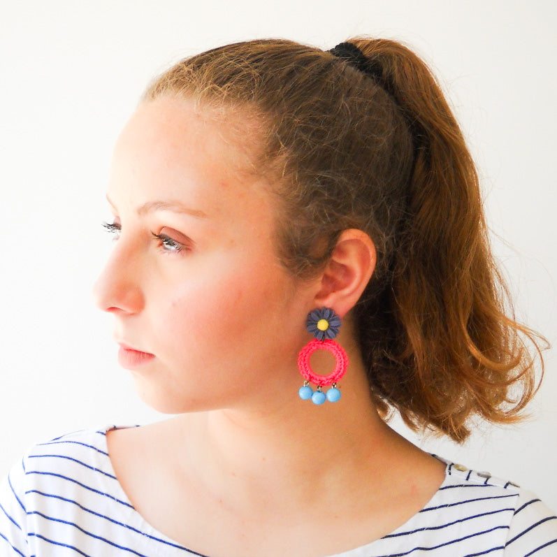 עגילי FLOWER POWER בכחול אדום תכלת