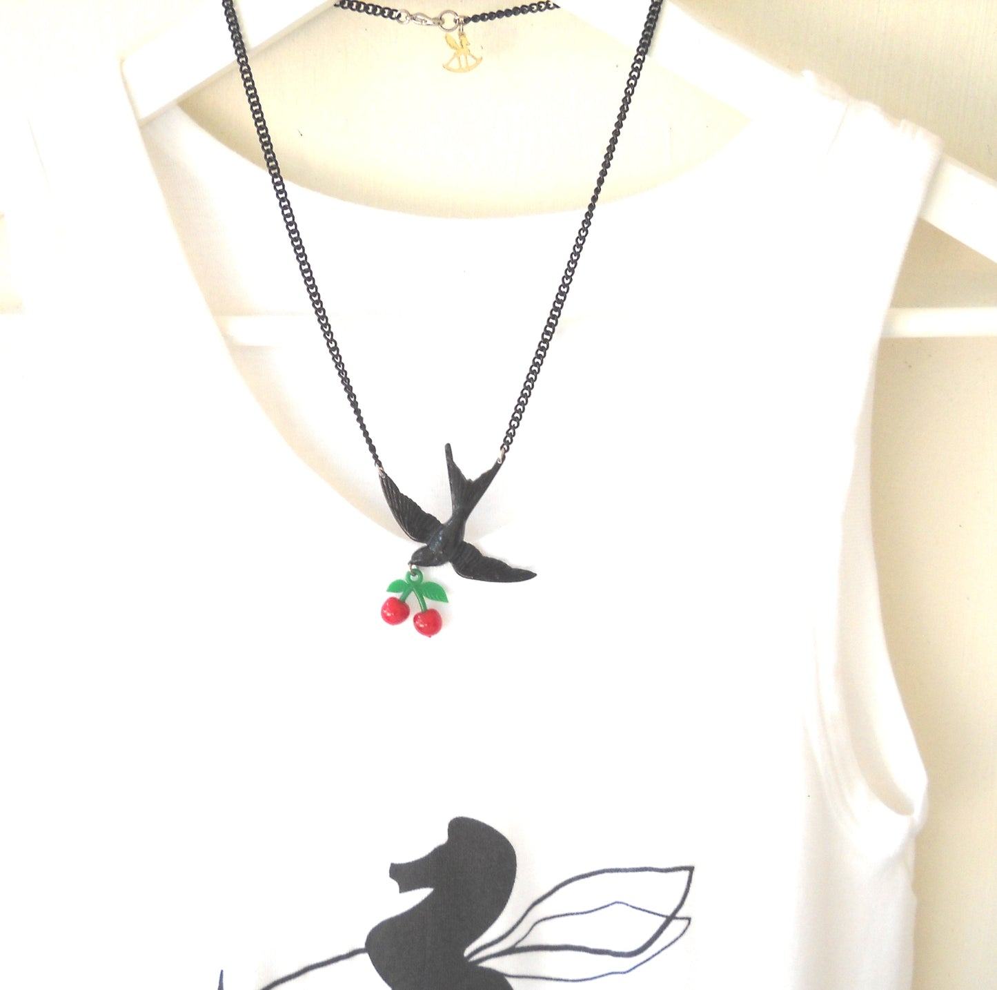 שרשרת סנונית דובדבן