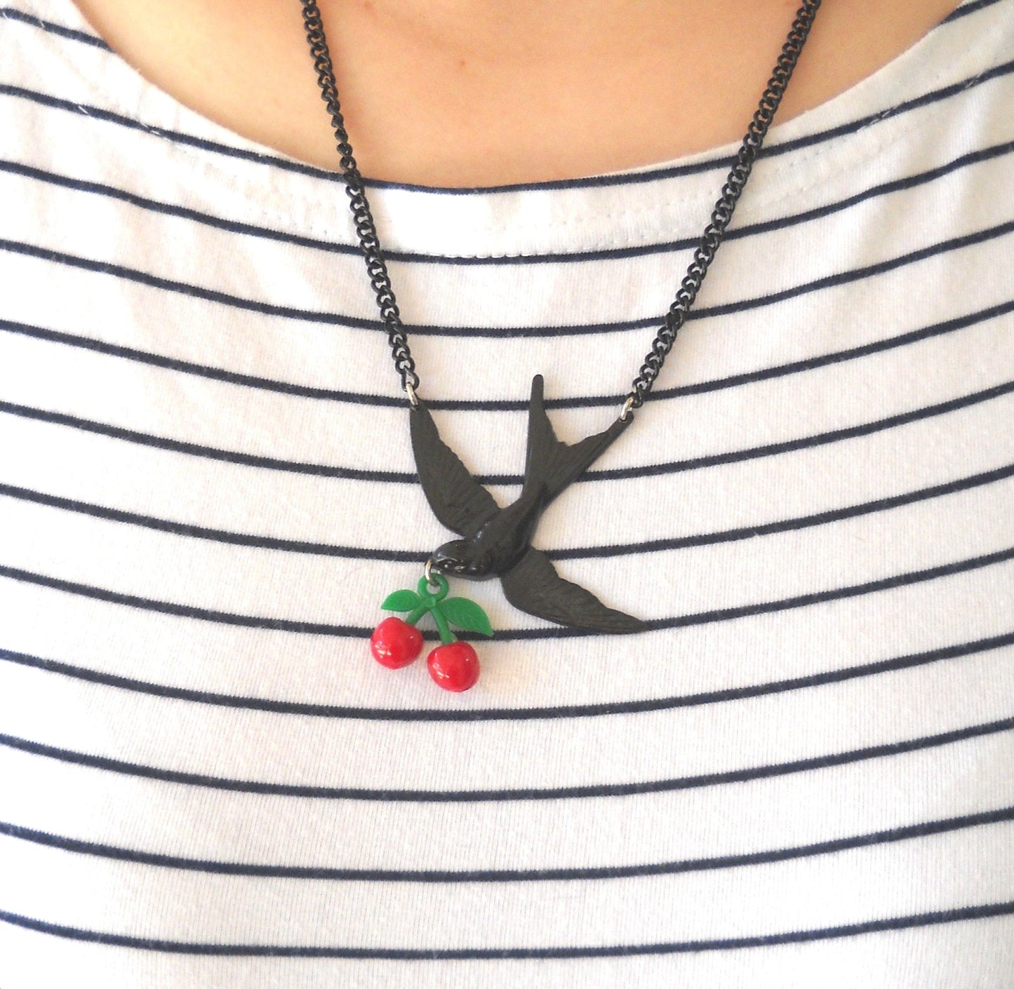 שרשרת סנונית דובדבן