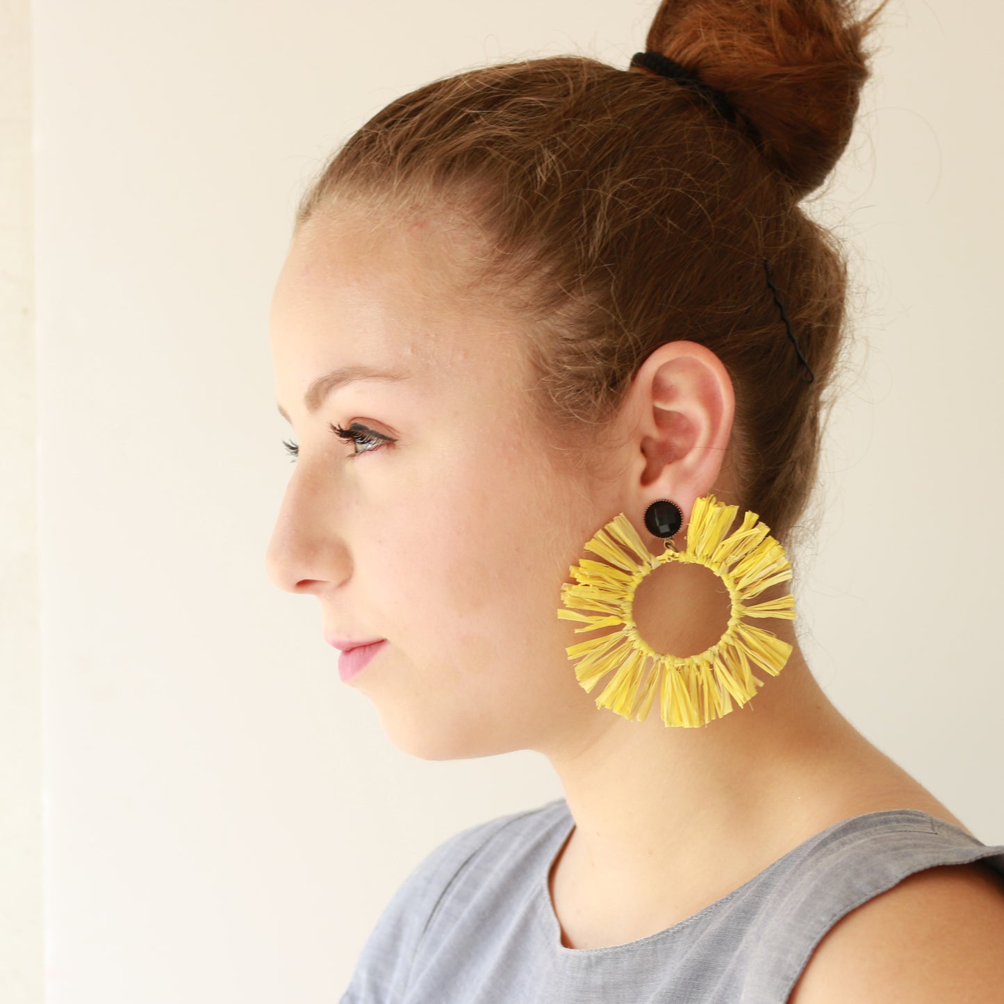 עגיל חישוק גדול מסדרת ראפייה - בצהוב