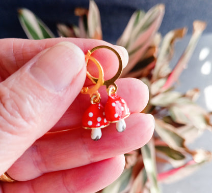 עגילי חישוק קטנים עם תליון פטריה