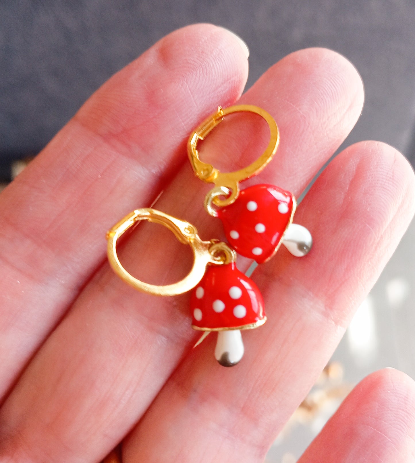 עגילי חישוק קטנים עם תליון פטריה