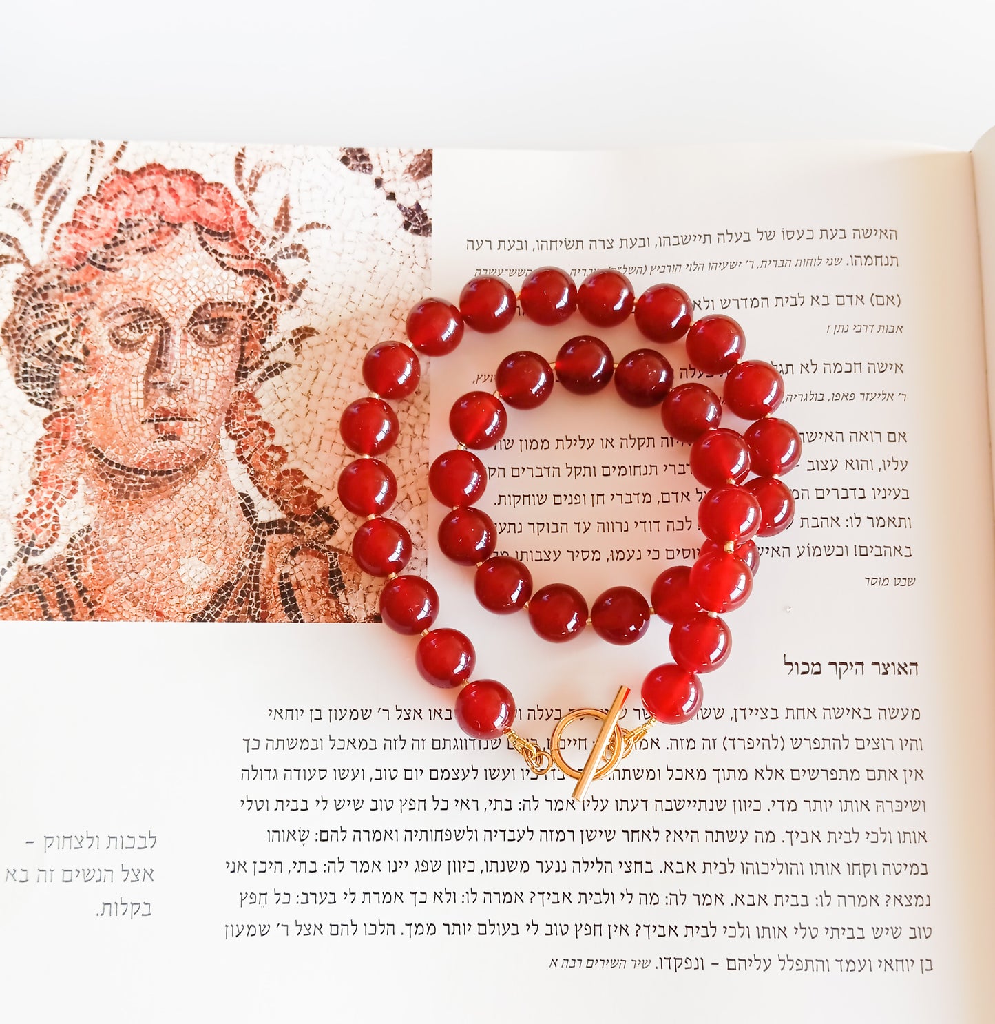 שרשרת ג'ייד אדומה