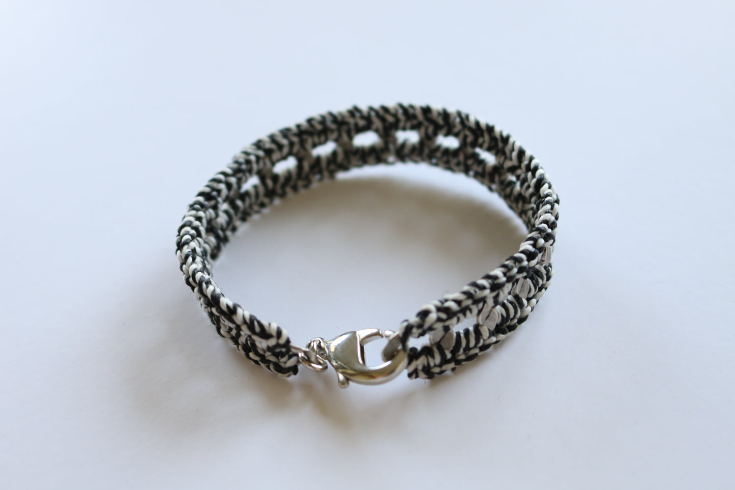 צמיד יוניסקס קלוע על שרשרת מתכת