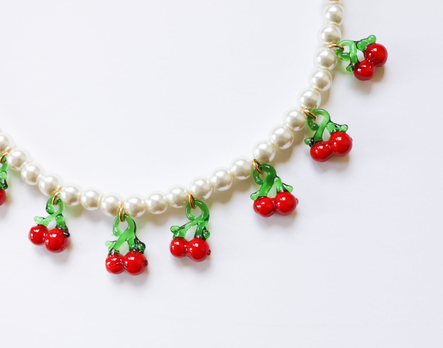 שרשרת פנינים עם דובדבנים