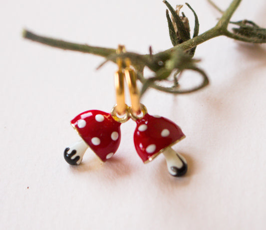 עגילי חישוק קטנים עם תליון פטריה