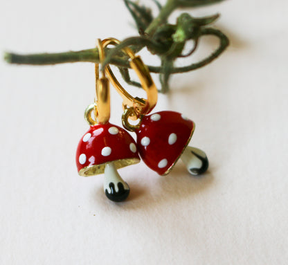 עגילי חישוק קטנים עם תליון פטריה