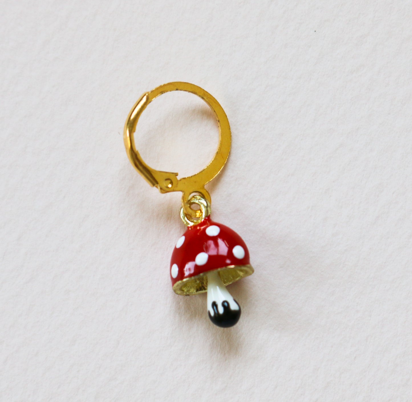 עגילי חישוק קטנים עם תליון פטריה