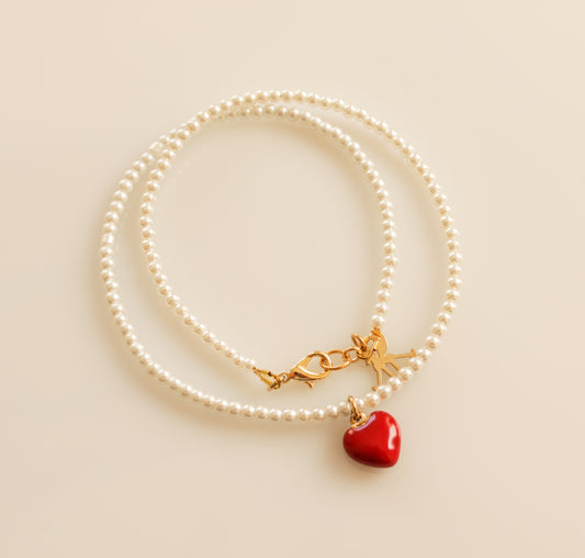 שרשרת פנינים קטנות עם לב אדום או זהוב