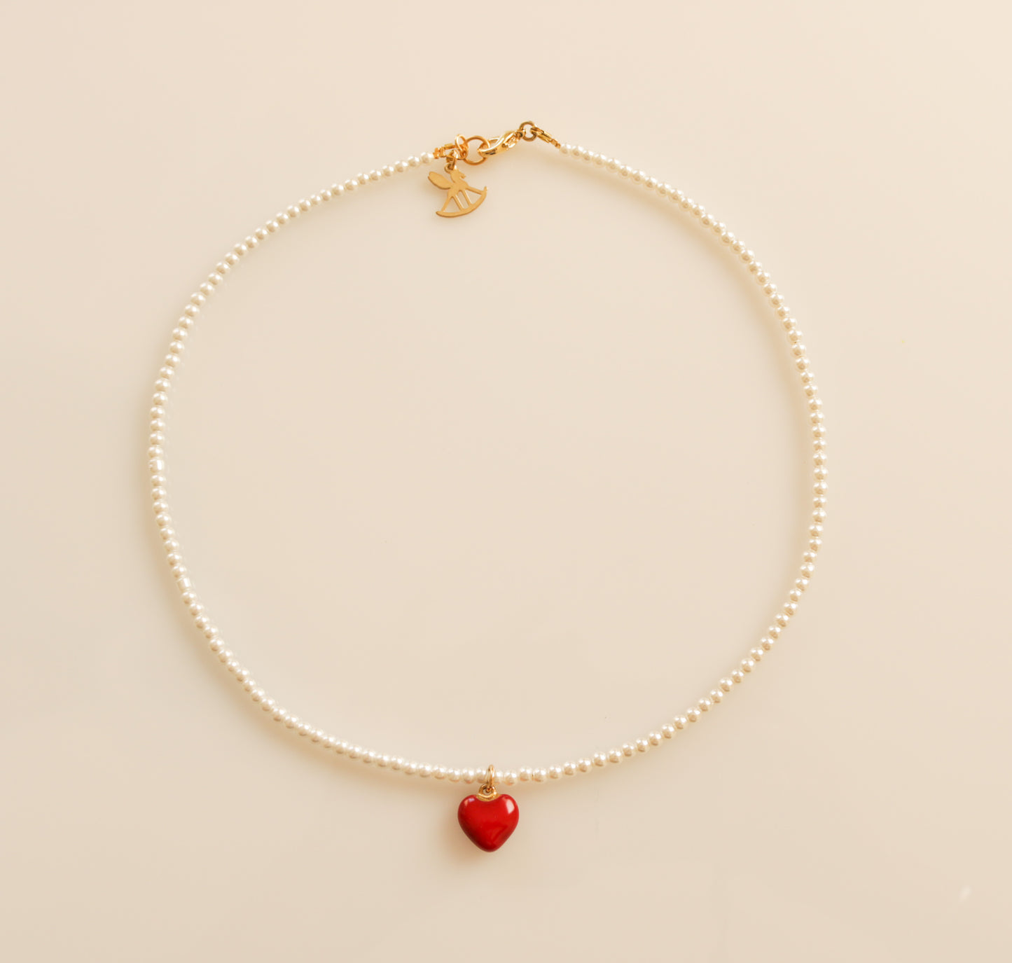 שרשרת פנינים קטנות עם לב אדום או זהוב