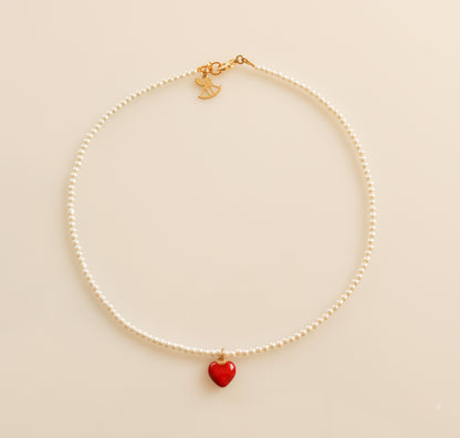 שרשרת פנינים קטנות עם לב אדום או זהוב