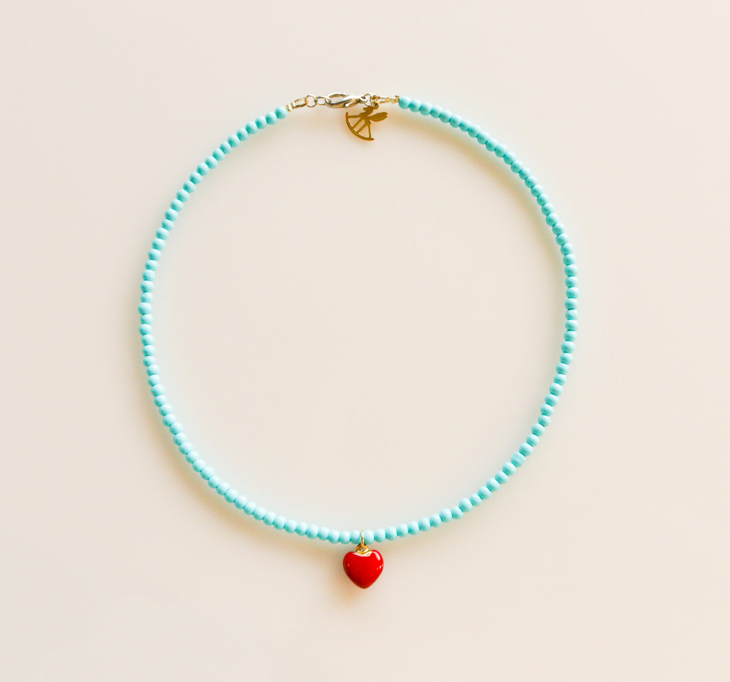 שרשרת חרוזי טורקיז קטנים עם לב אדום או זהוב