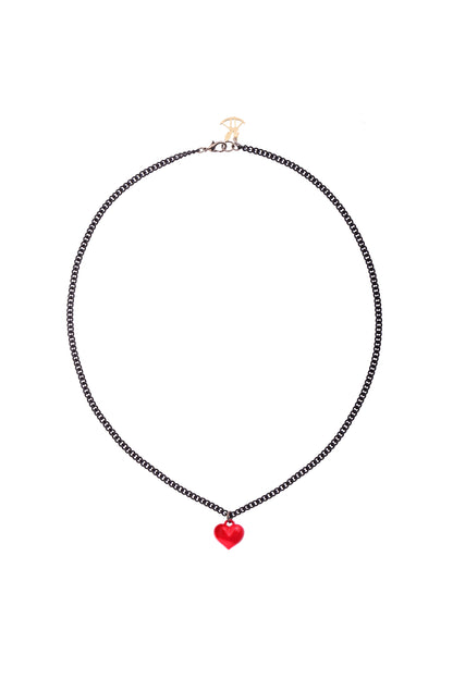 לב אדום בגודל קטן על שרשרת דקה בציפוי שחור