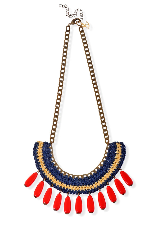 שרשרת סרוגה עם נטיפות באדום