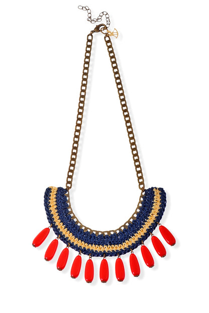 שרשרת סרוגה עם נטיפות באדום